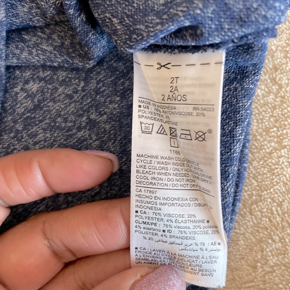 Old Navy “Strong & Fearless” Plush Top - Size 2T - Picture 8 of 8